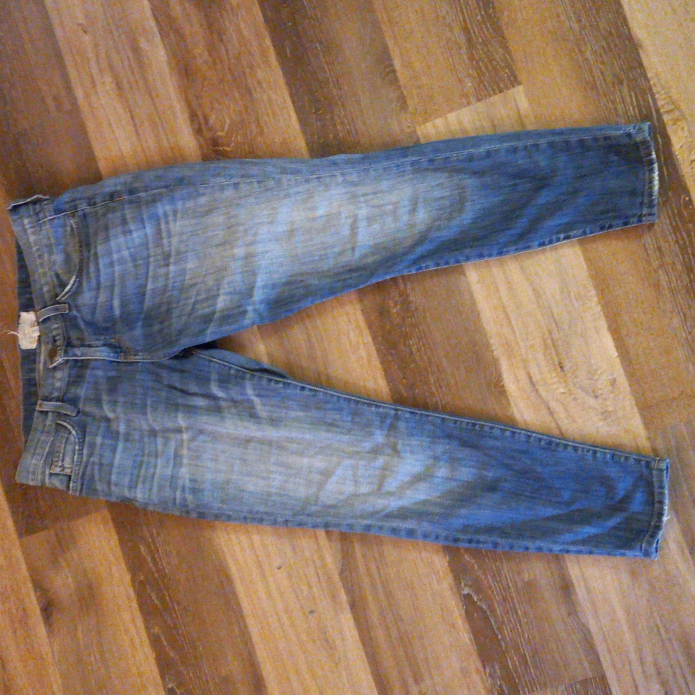 Low-rise jeans